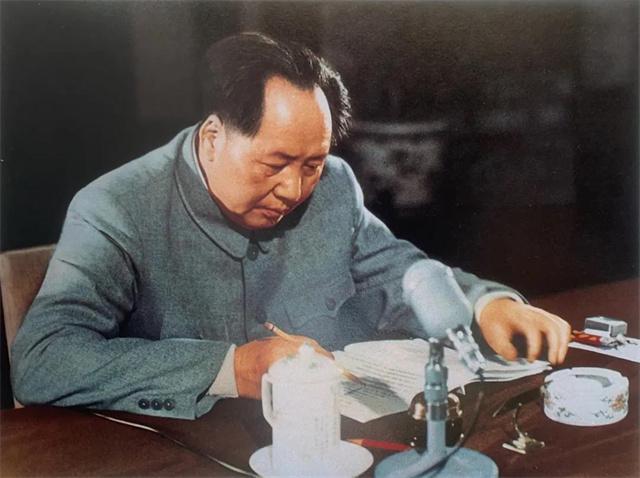人威胁拒还香港：中国人打仗是不怕死的AG真人国际网站1982年撒切尔夫(图13)