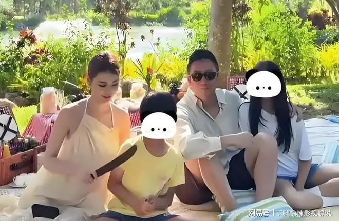 2个会客厅！汪小菲坐沙发看电影很惬意AG