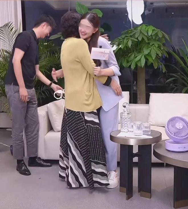 ”曝光网友：比玫瑰款更让人绷不住！AG真人游戏平台董明珠“老人味空调(图9)